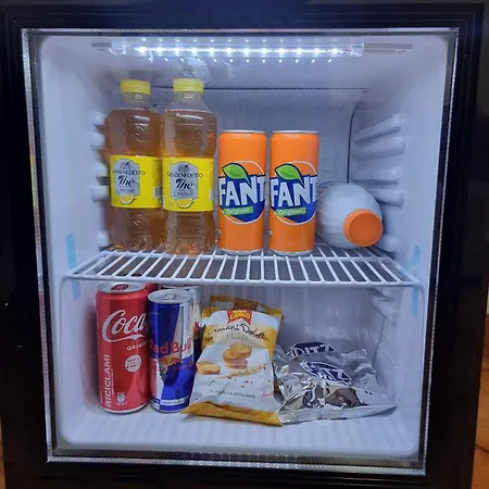 Les לינה וארוחת בוקר