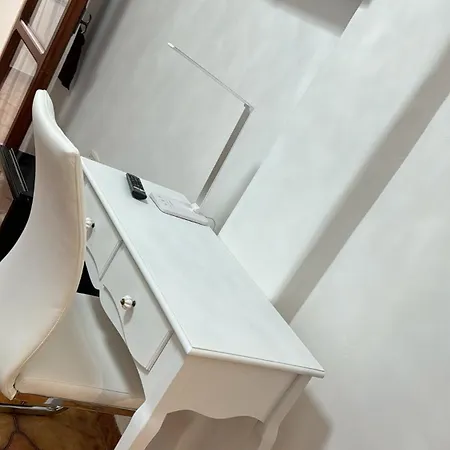 לינה וארוחת בוקר Les