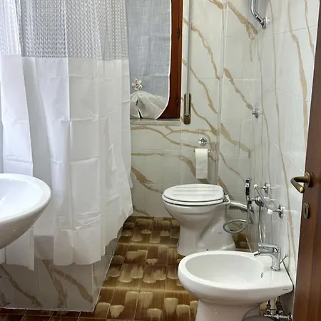 Les לינה וארוחת בוקר פגאני